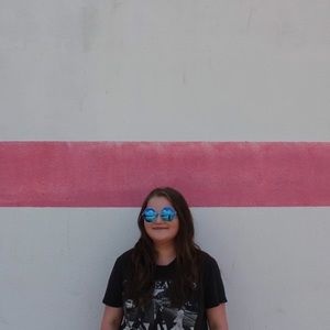 Meet your Posher, Abigail